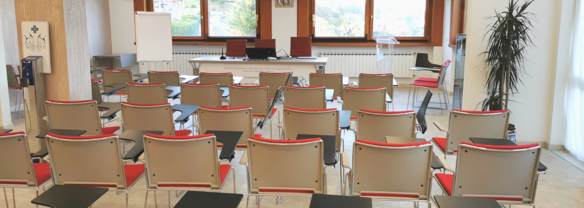 La Sala Convegni della Casa di Ospitalità: efficienza e comfort